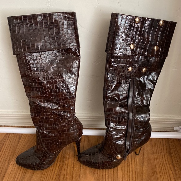 Knee-high Brown Alligator Boots - Picture 2 of 8